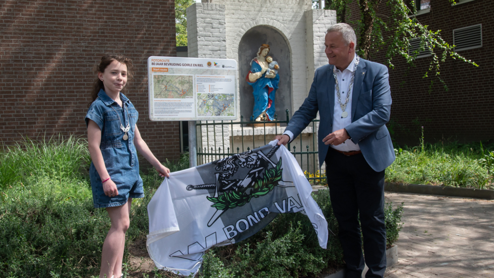 LQ_Fietstocht 80 jaar bevrijding_Oranjeplein Gemeentehuis Goirle_FvGils_DSC_5955